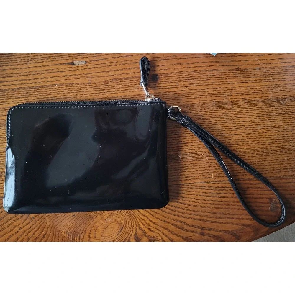 Coach Corner Zip Black Patent Leather‎ Wristlet